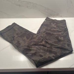 Lululemon Wunder Under Crop Leggings. Size 6. EUC.